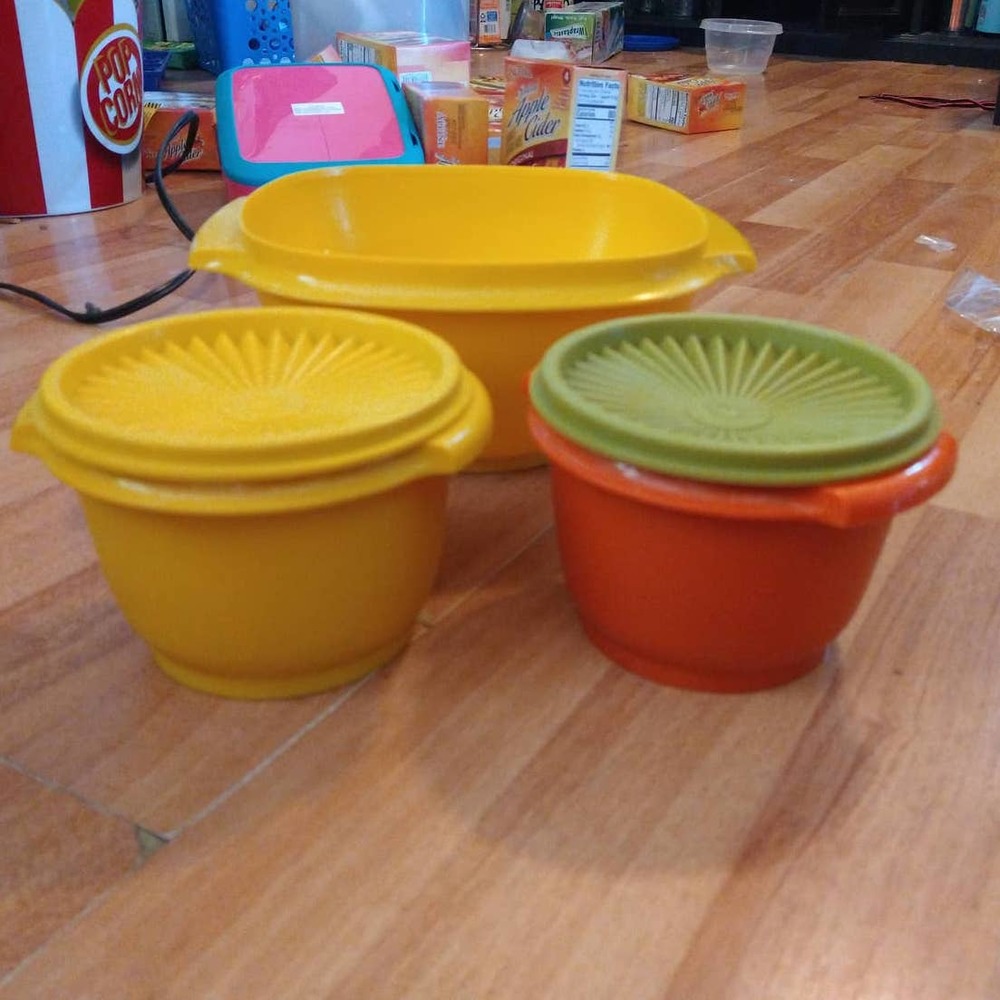 Vintage Tupperware bowls